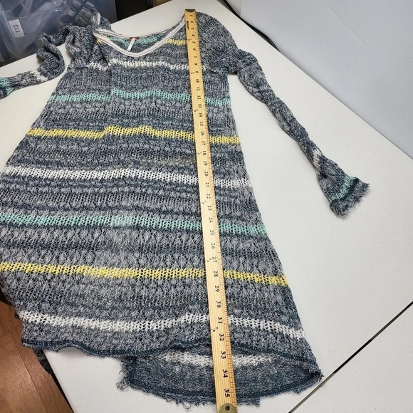 Free People Life's A Beach Open Knit Split Back Long Sleeve Top Sz Small - Picture 12 of 15